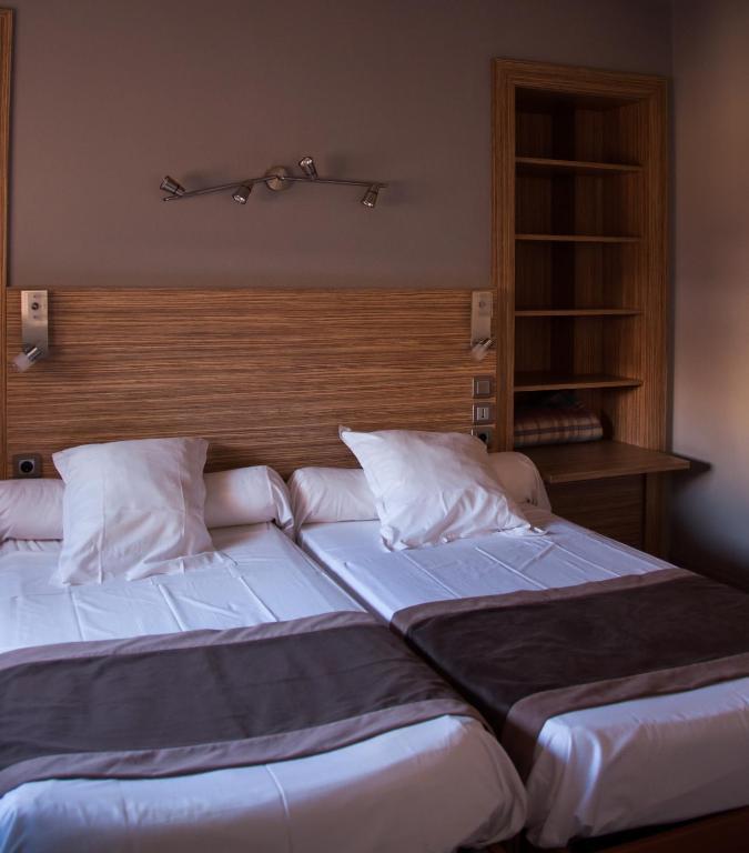 Logis Hotel Restaurant Mar I Sol Saint-Cyprien (Pyrenees-Orientales) Room photo