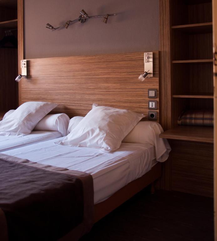 Logis Hotel Restaurant Mar I Sol Saint-Cyprien (Pyrenees-Orientales) Room photo