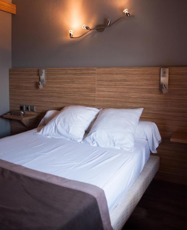 Logis Hotel Restaurant Mar I Sol Saint-Cyprien (Pyrenees-Orientales) Room photo