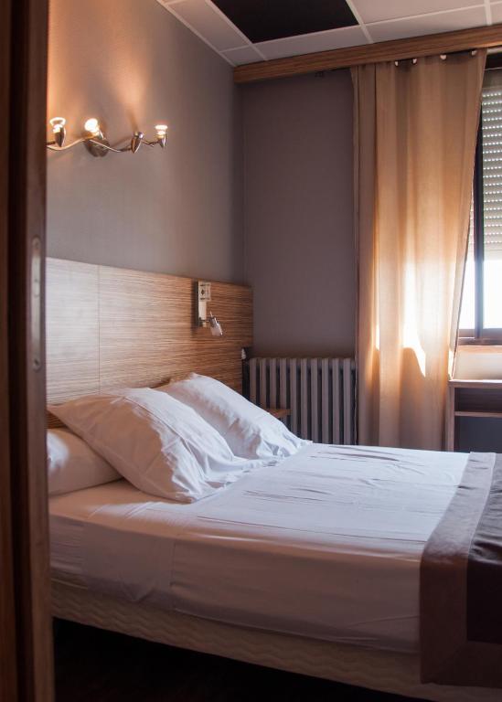 Logis Hotel Restaurant Mar I Sol Saint-Cyprien (Pyrenees-Orientales) Room photo