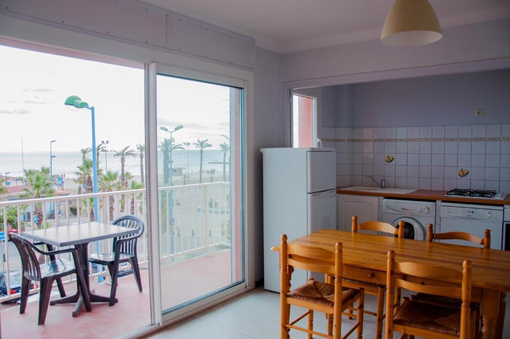 Logis Hotel Restaurant Mar I Sol Saint-Cyprien (Pyrenees-Orientales) Room photo