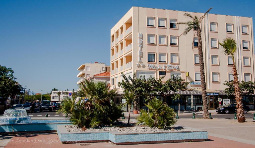 Logis Hotel Restaurant Mar I Sol Saint-Cyprien (Pyrenees-Orientales) Exterior photo