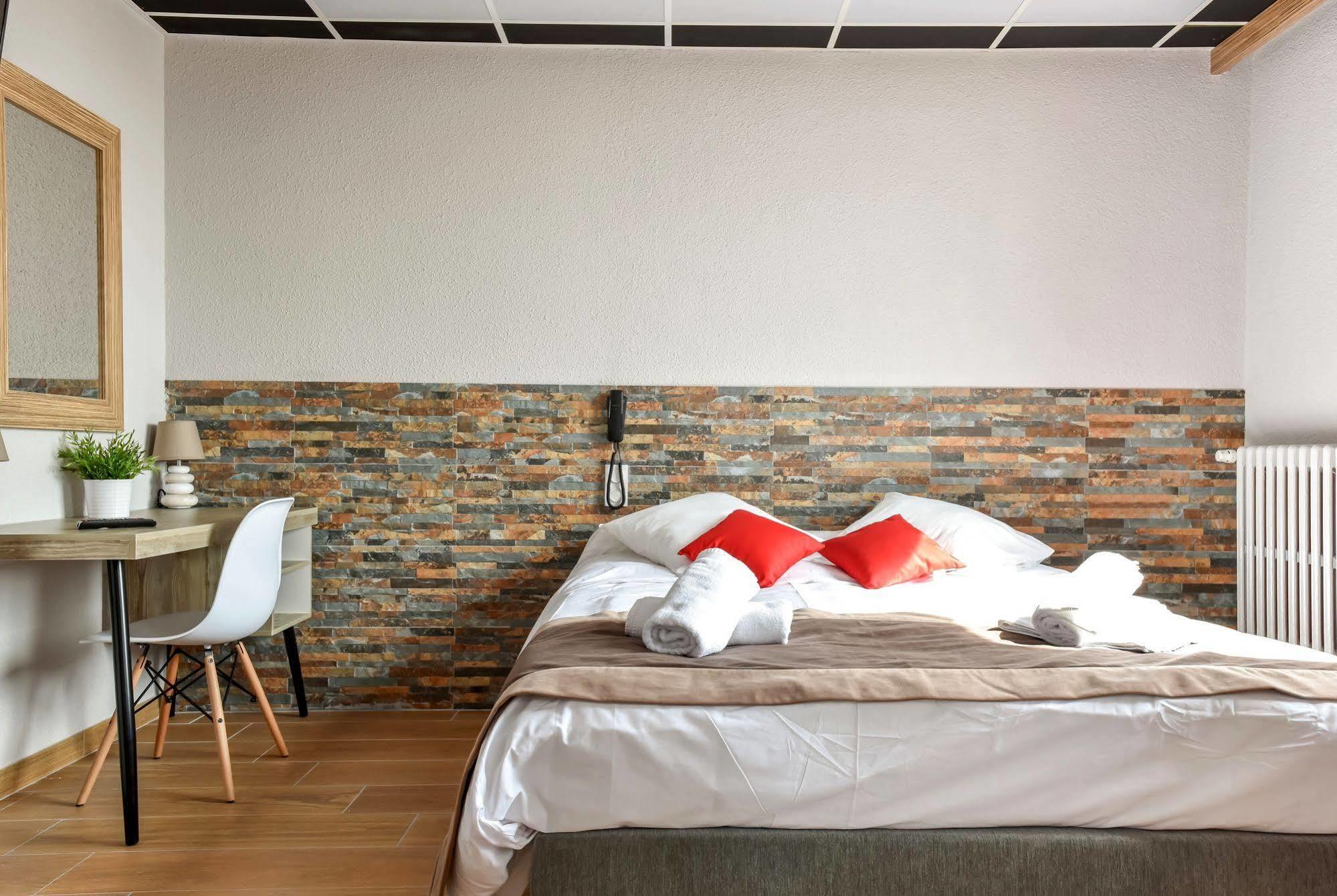 Logis Hotel Restaurant Mar I Sol Saint-Cyprien (Pyrenees-Orientales) Exterior photo